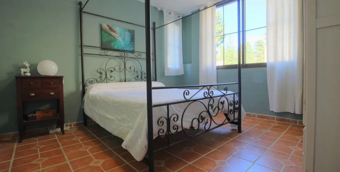 Продажа дома на две семьи в El Coto 11