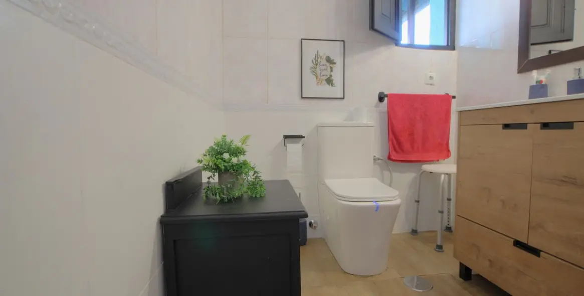 Продажа дома на две семьи в El Coto 17