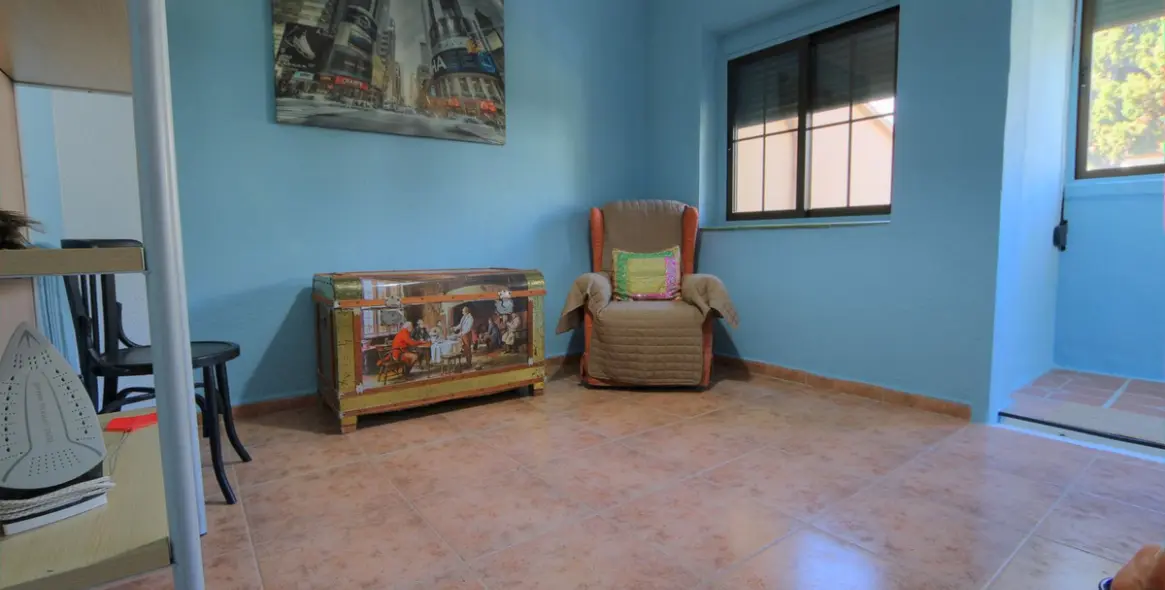 Продажа дома на две семьи в El Coto 18