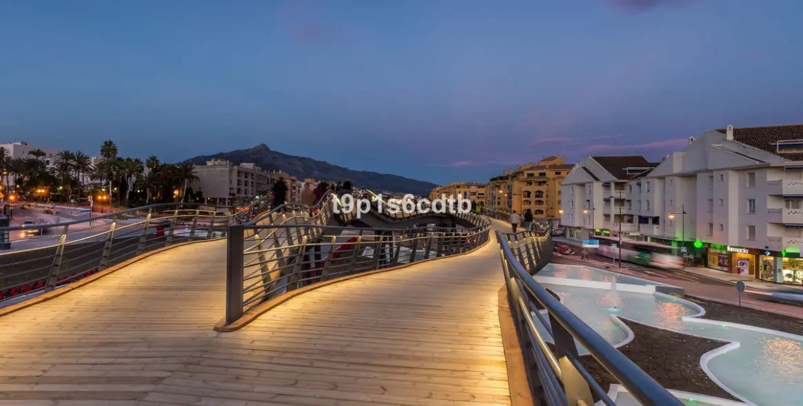 Sale of middle floor apartment in San Pedro de Alcántara 1