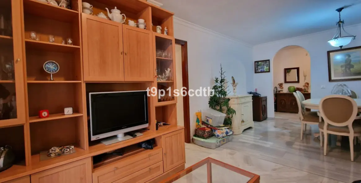 Sale of middle floor apartment in San Pedro de Alcántara 4