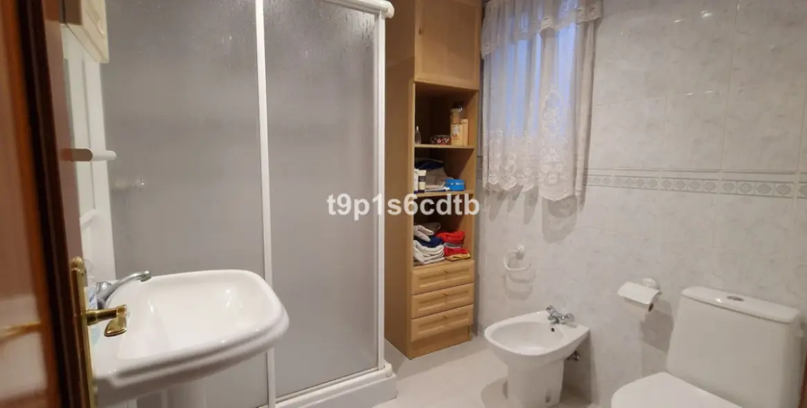 Sale of middle floor apartment in San Pedro de Alcántara 7