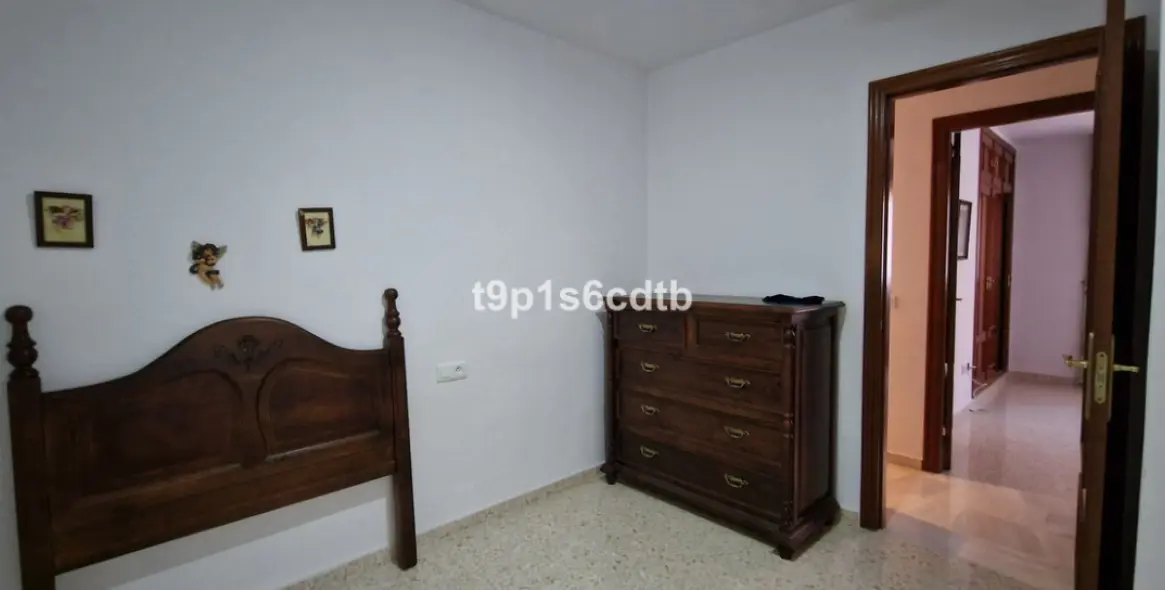 Sale of middle floor apartment in San Pedro de Alcántara 8