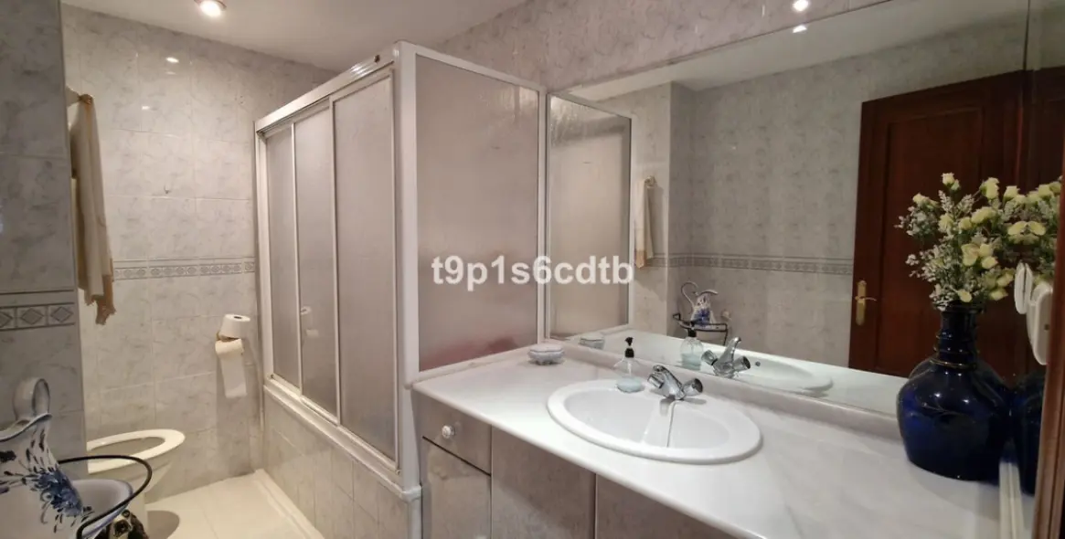 Sale of middle floor apartment in San Pedro de Alcántara 10