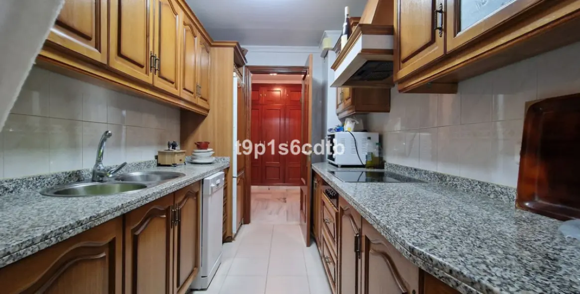 Sale of middle floor apartment in San Pedro de Alcántara 11