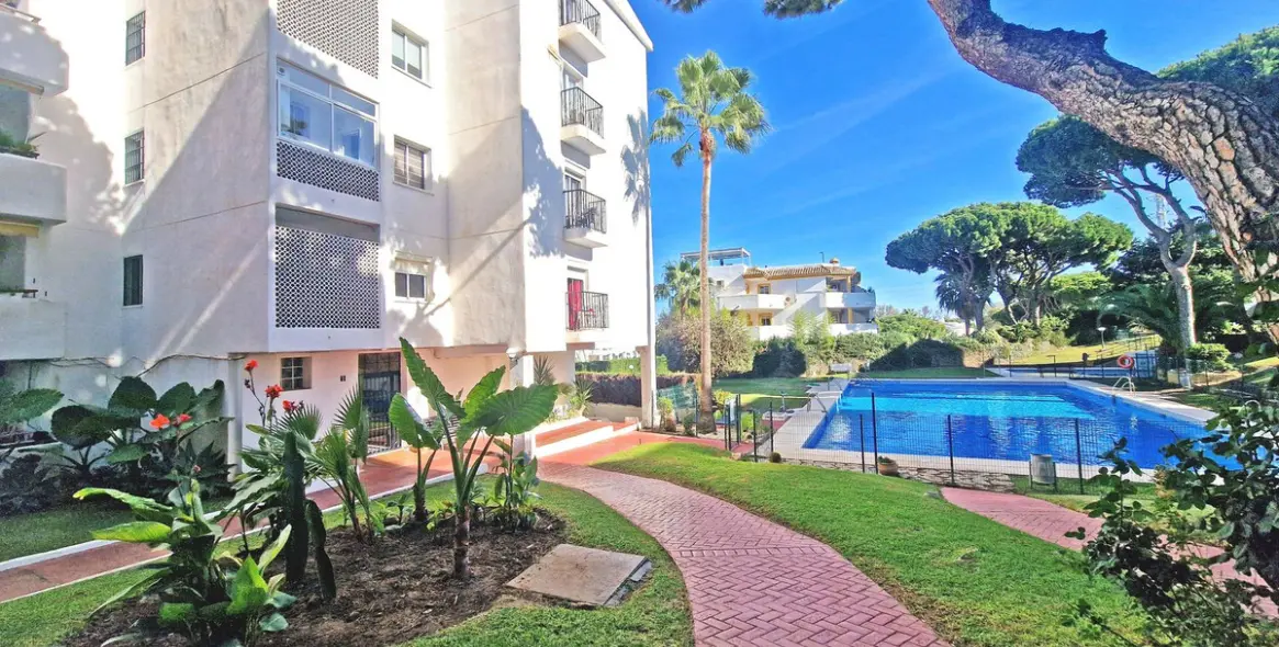 Sale of ground floor apartment in Calahonda 1