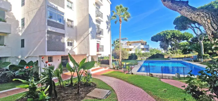 Sale of ground floor apartment in Calahonda 0