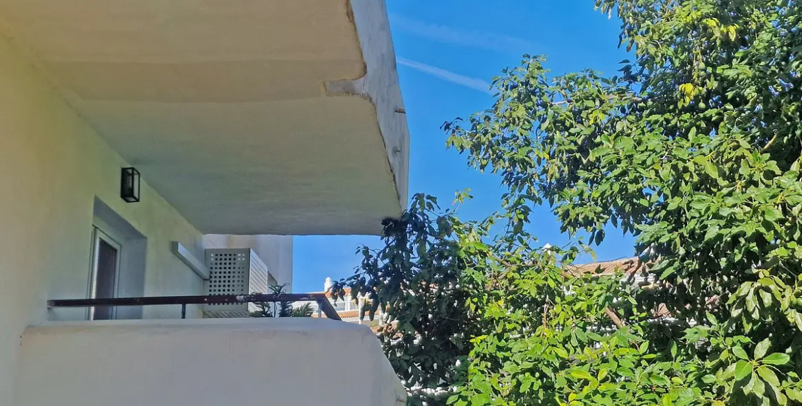 Sale of ground floor apartment in Calahonda 2