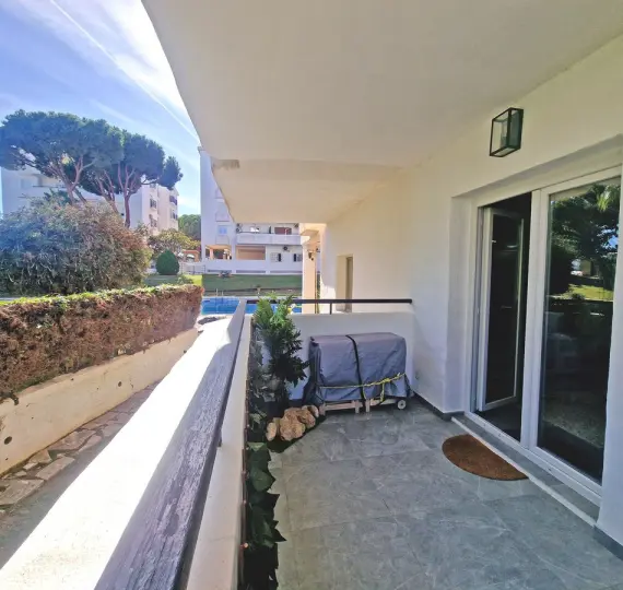 Sale of ground floor apartment in Calahonda
