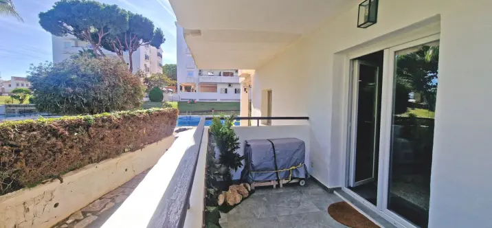 Sale of ground floor apartment in Calahonda 3