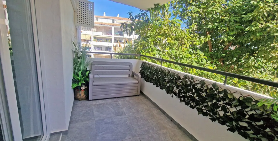 Sale of ground floor apartment in Calahonda 5