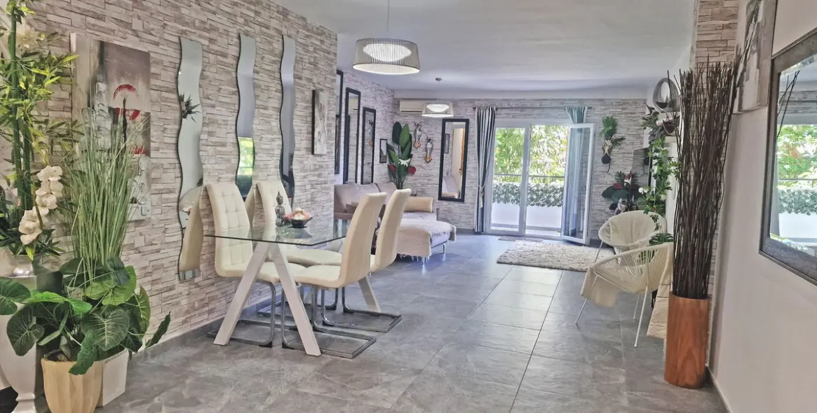 Sale of ground floor apartment in Calahonda 6