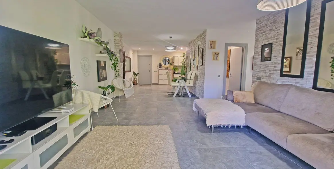 Sale of ground floor apartment in Calahonda 8