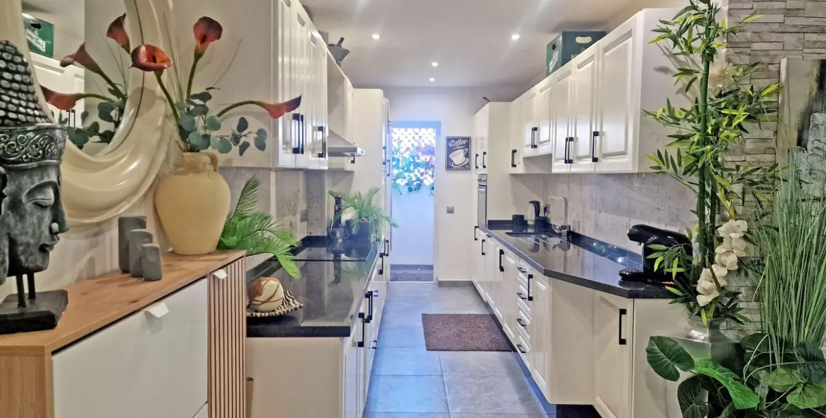 Sale of ground floor apartment in Calahonda 10