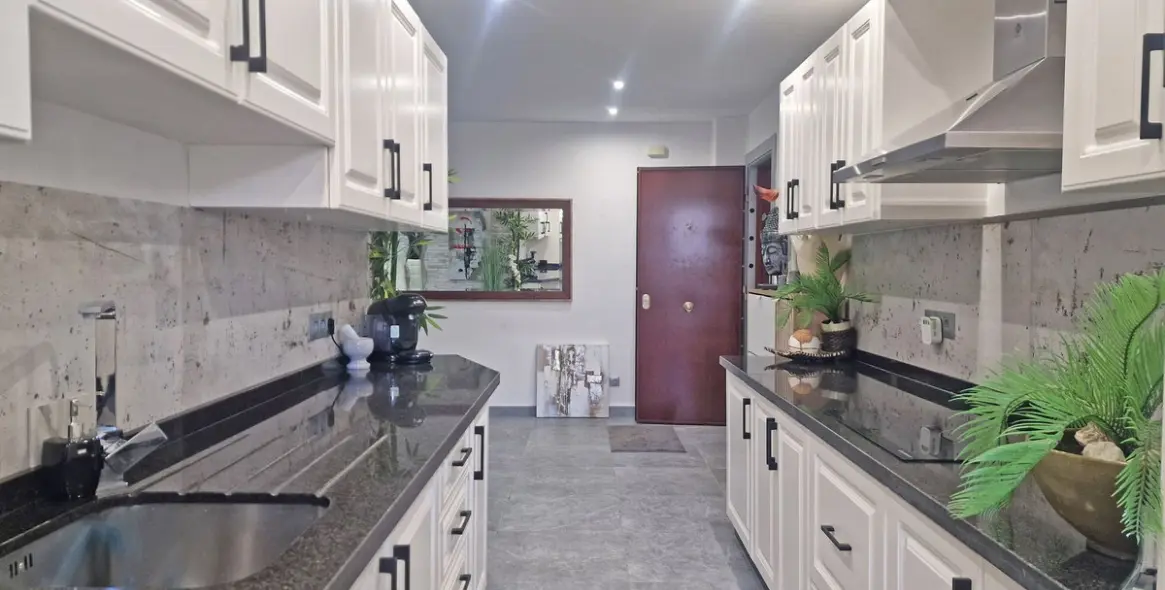 Sale of ground floor apartment in Calahonda 15