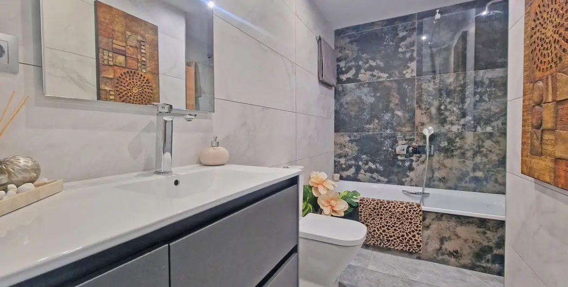 Sale of ground floor apartment in Calahonda 22