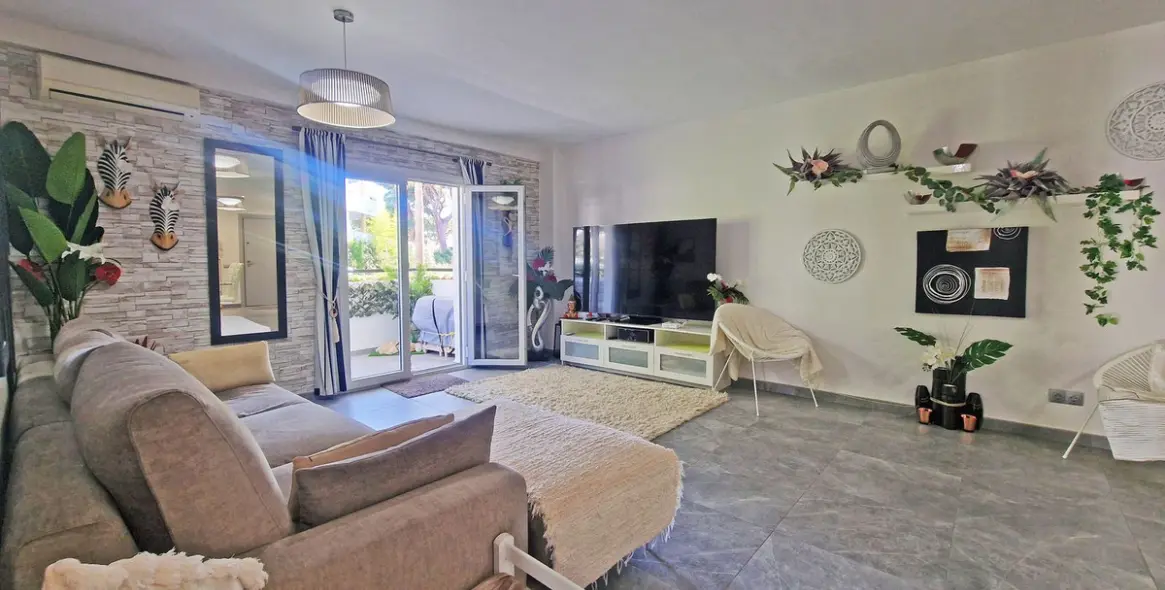 Sale of ground floor apartment in Calahonda 29