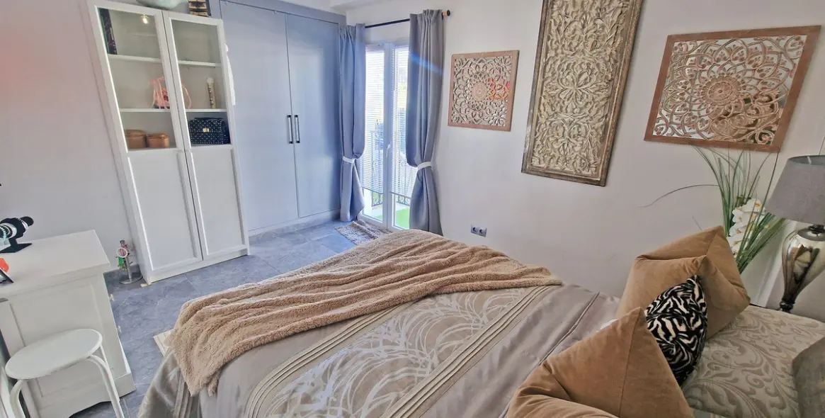 Sale of ground floor apartment in Calahonda 33