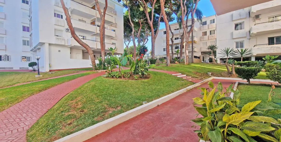 Sale of ground floor apartment in Calahonda 35