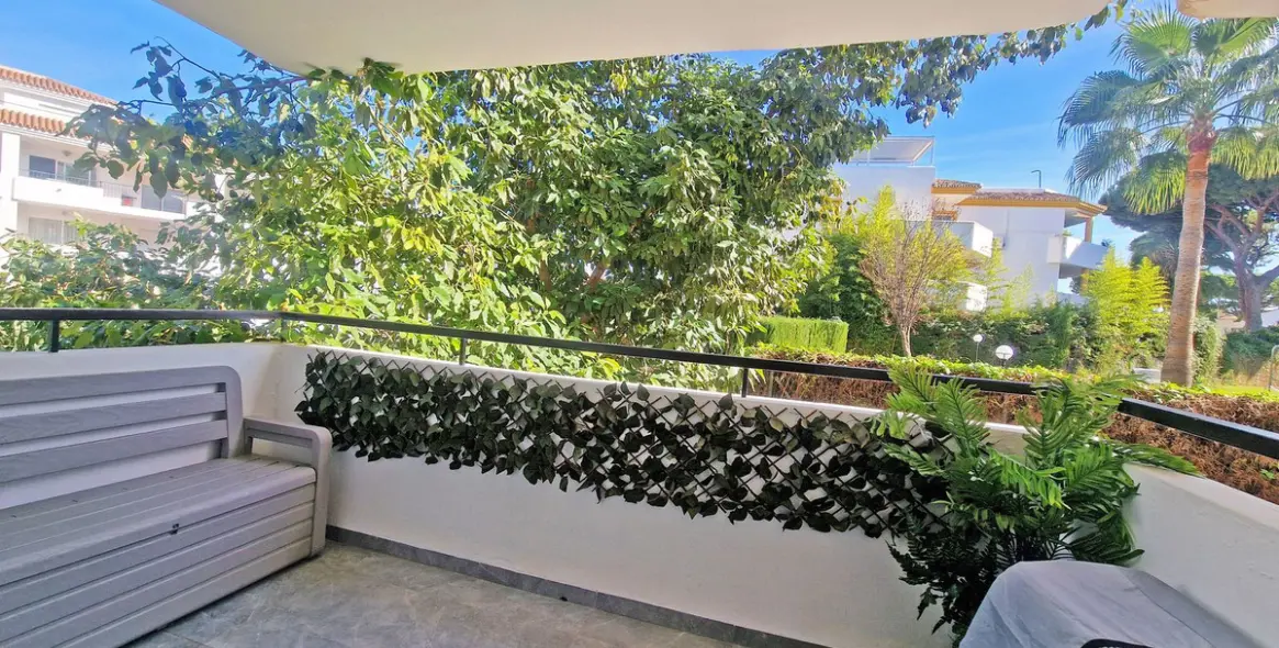 Sale of ground floor apartment in Calahonda 36