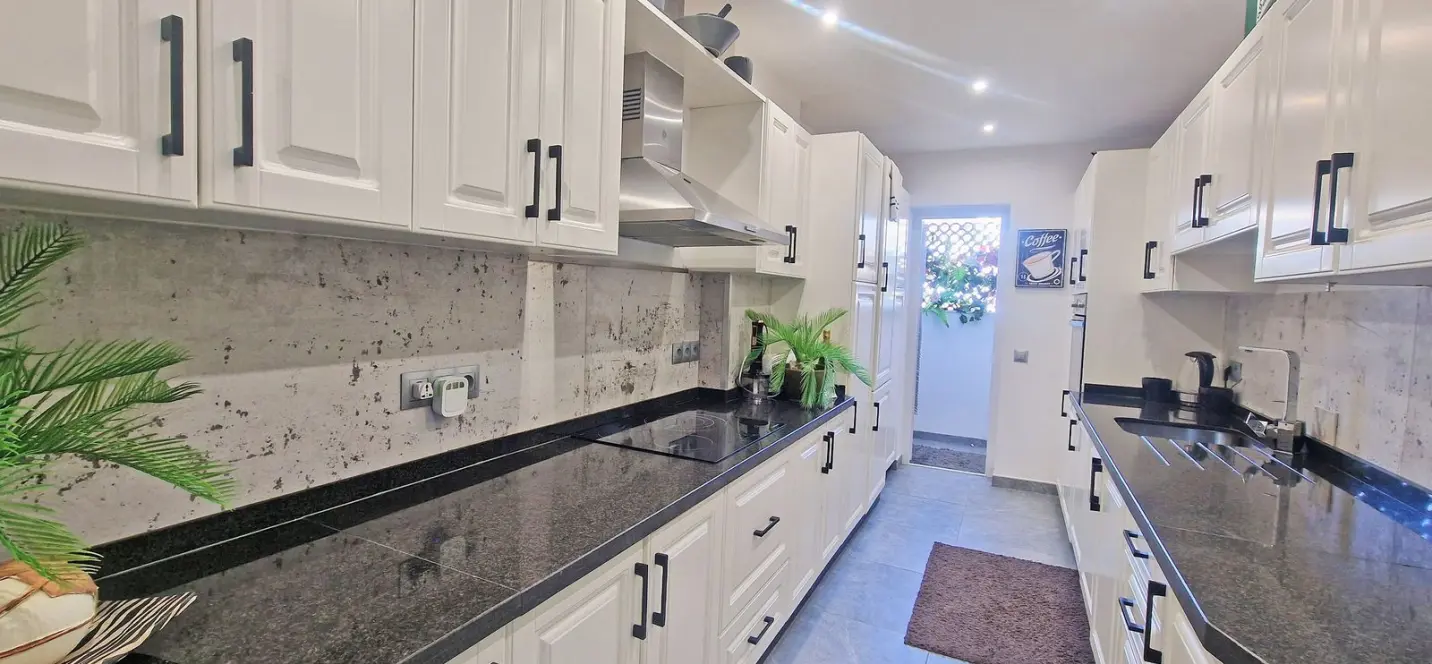 Sale of ground floor apartment in Calahonda 3