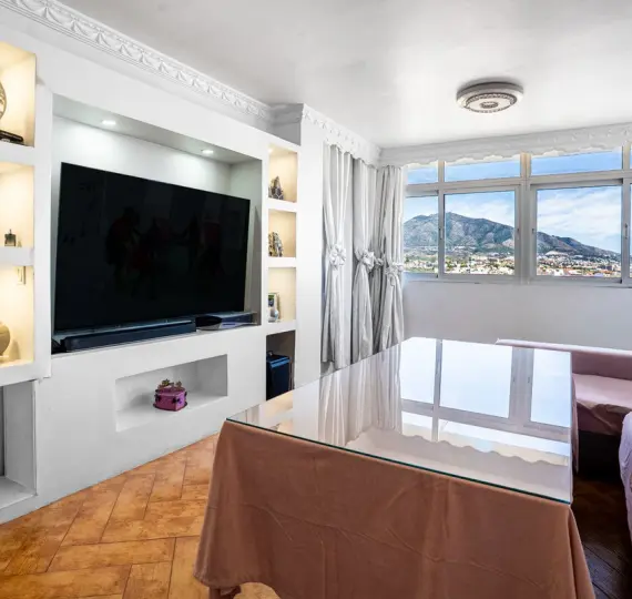 Продажа апартаментов на среднем этаже в Mijas