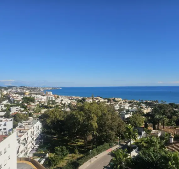 Продажа апартаментов на среднем этаже в Miraflores