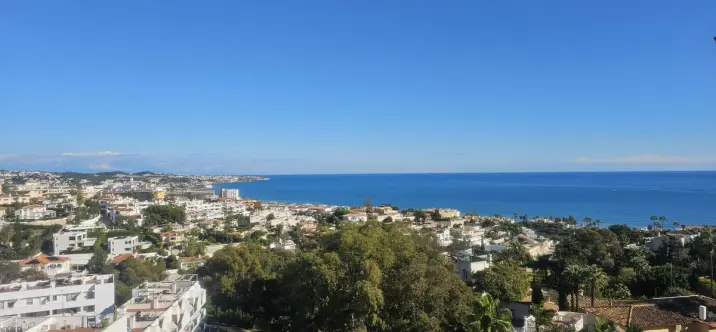 Продажа апартаментов на среднем этаже в Miraflores 0