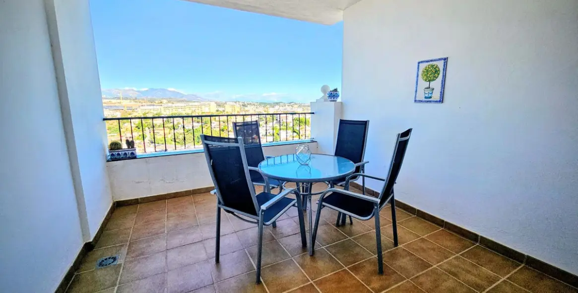 Продажа апартаментов на среднем этаже в Miraflores 2