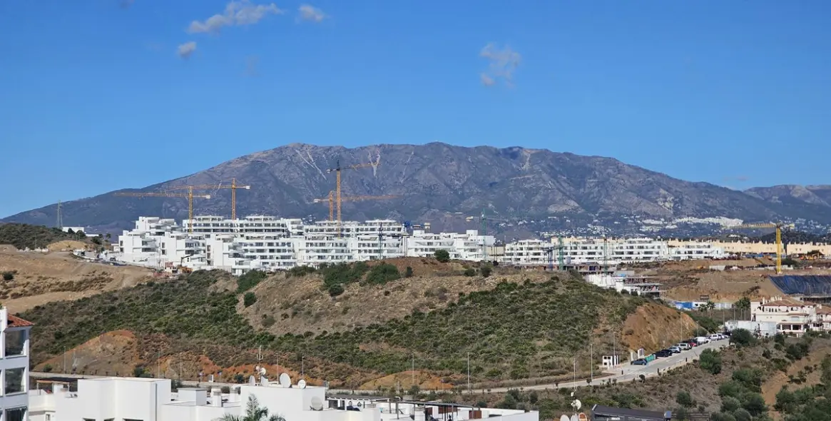 Продажа апартаментов на среднем этаже в Miraflores 3