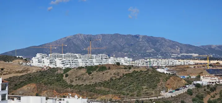 Продажа апартаментов на среднем этаже в Miraflores 2