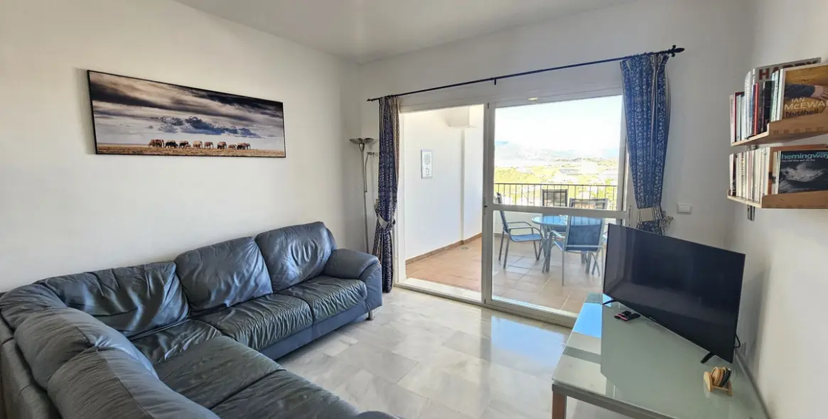 Продажа апартаментов на среднем этаже в Miraflores 5