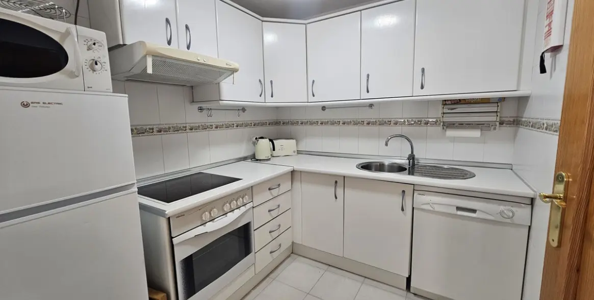 Sale of middle floor apartment in Miraflores 22