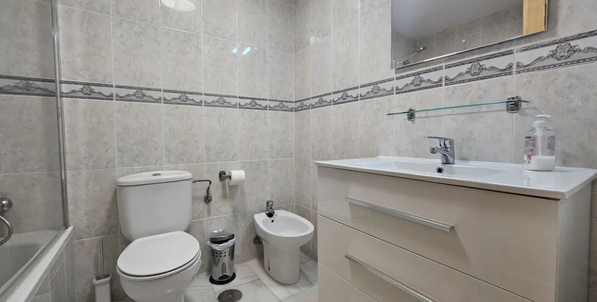 Sale of middle floor apartment in Miraflores 23