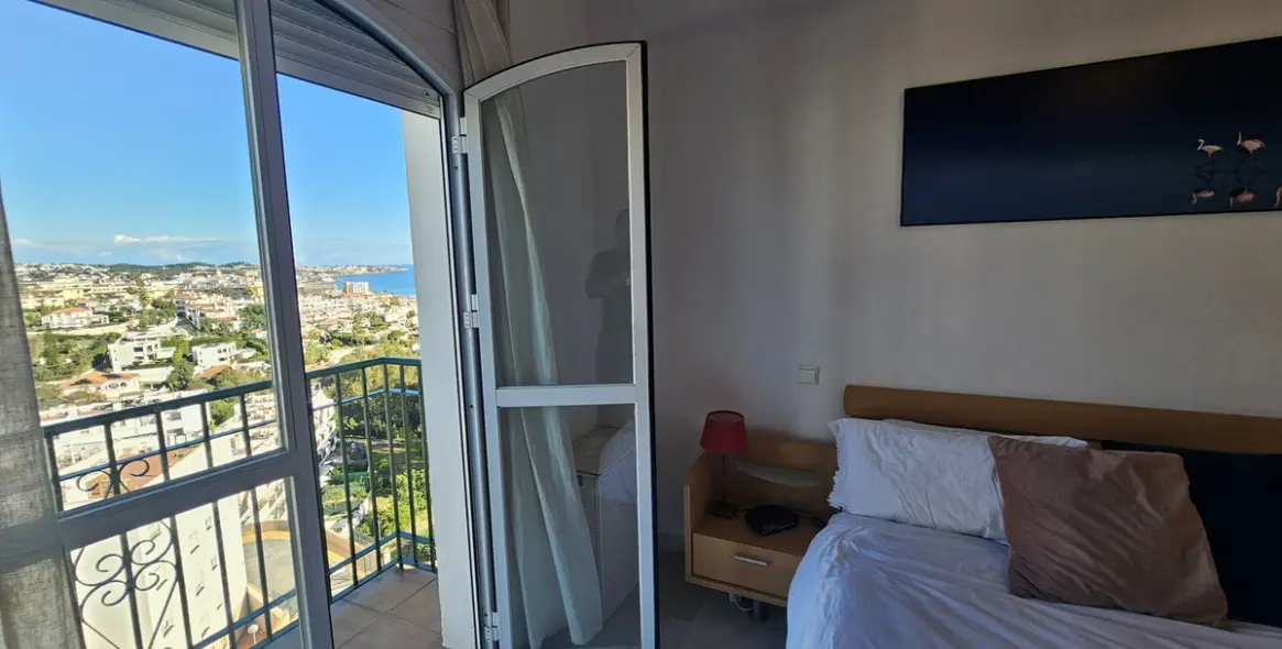 Sale of middle floor apartment in Miraflores 24