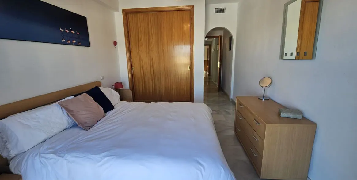 Sale of middle floor apartment in Miraflores 25