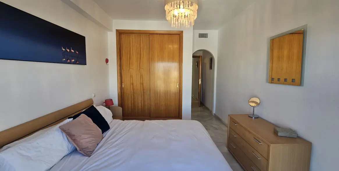 Sale of middle floor apartment in Miraflores 26