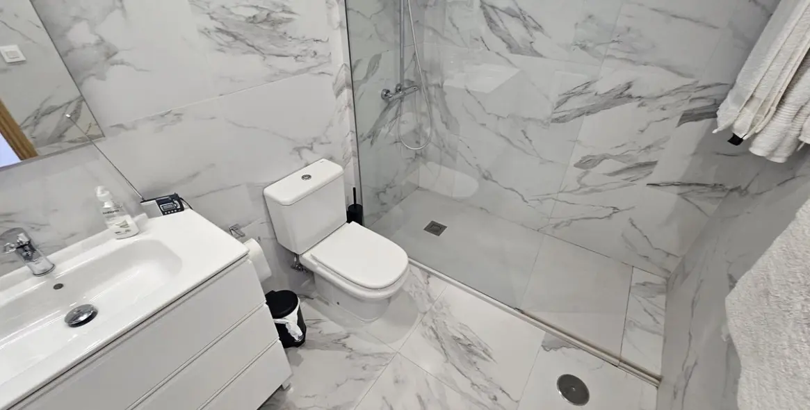 Sale of middle floor apartment in Miraflores 28