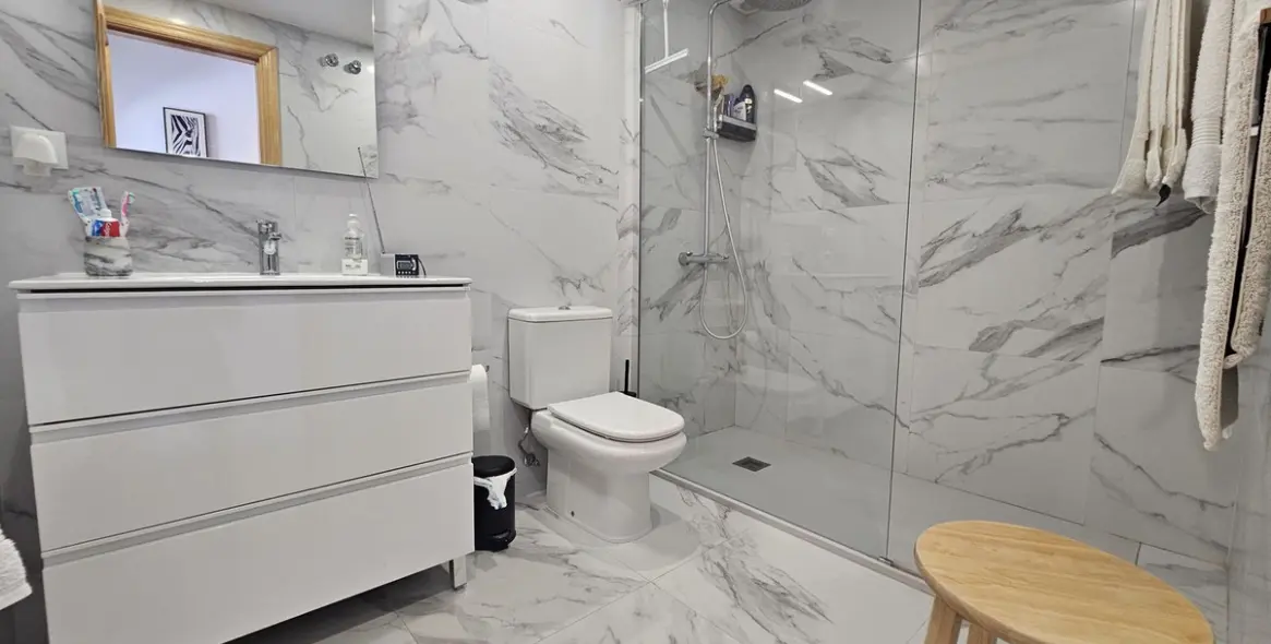 Sale of middle floor apartment in Miraflores 30