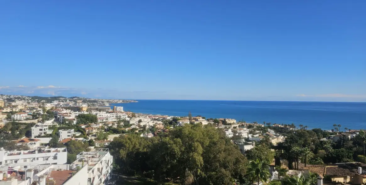 Sale of middle floor apartment in Miraflores 33