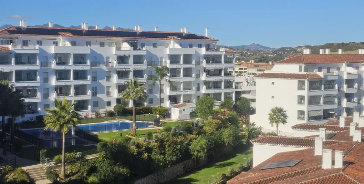 Sale of middle floor apartment in Miraflores 34