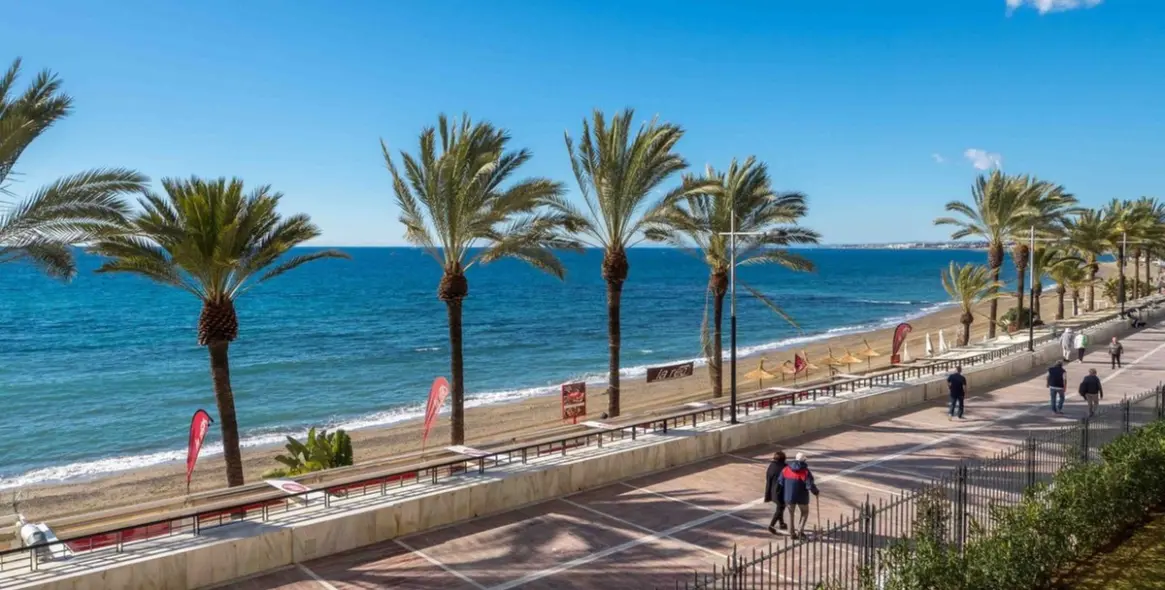Sale of middle floor apartment in Marbella 1