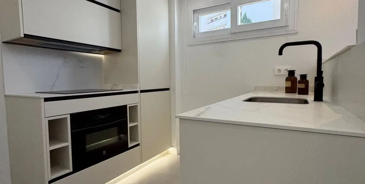 Sale of middle floor apartment in Marbella 12