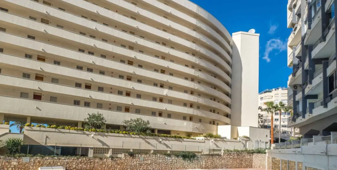 Sale of middle floor apartment in Marbella 18