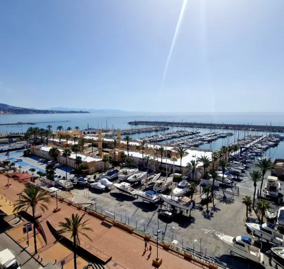 Продажа апартаментов на среднем этаже в Fuengirola