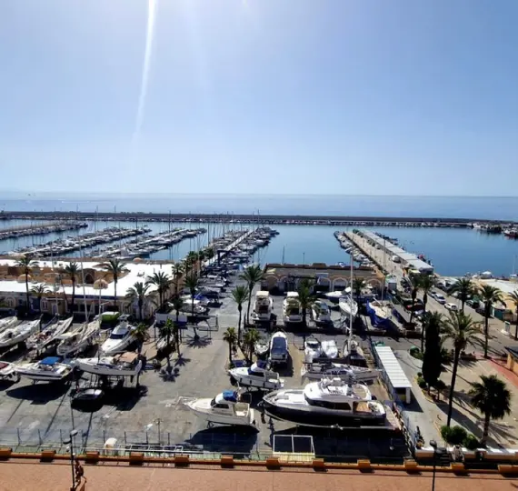 Продажа апартаментов на среднем этаже в Fuengirola