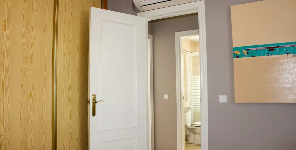 Sale of middle floor apartment in Nerja 11