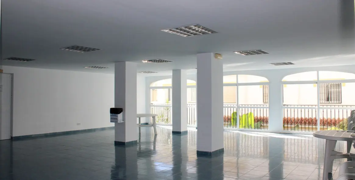 Sale of middle floor apartment in Nerja 28