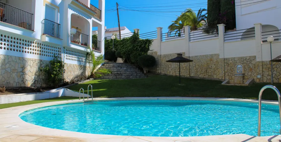 Sale of middle floor apartment in Nerja 30