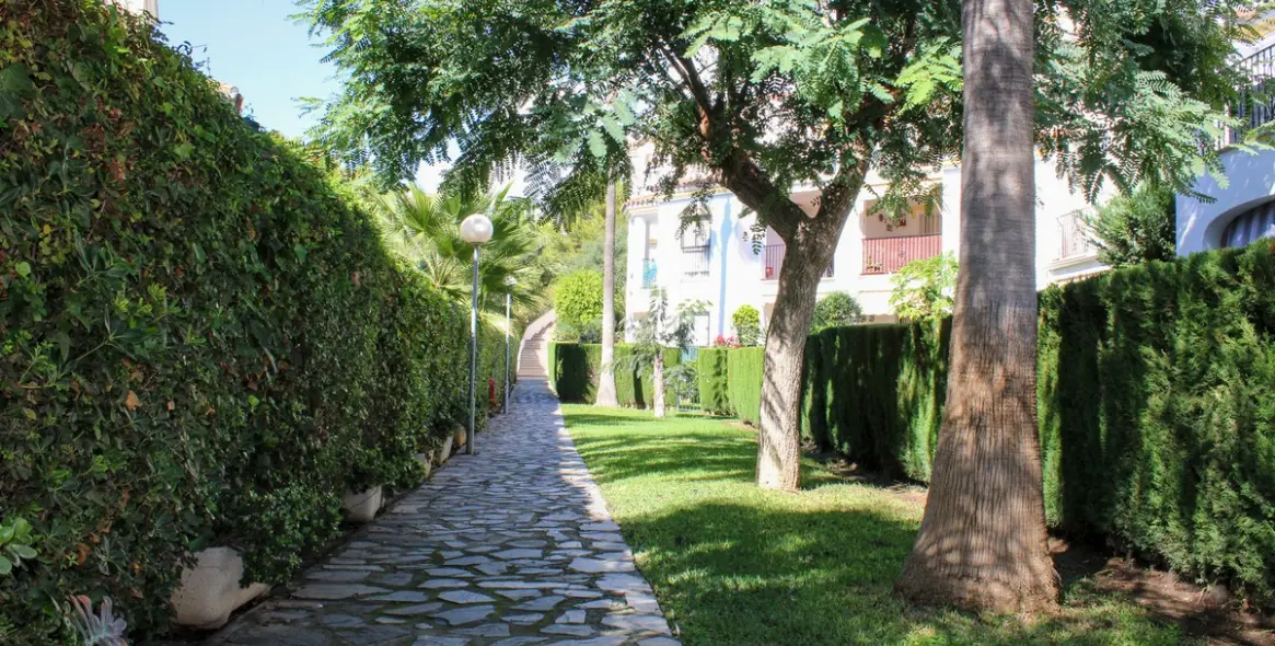 Sale of middle floor apartment in Nerja 32